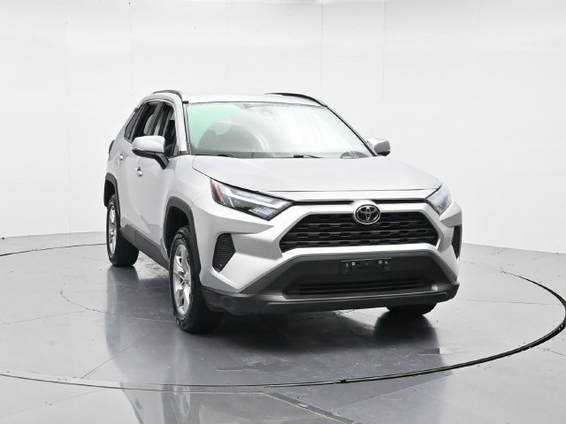 Used 2025 Toyota RAV4 XLE w/ Weather Package AWD/4WD image 4