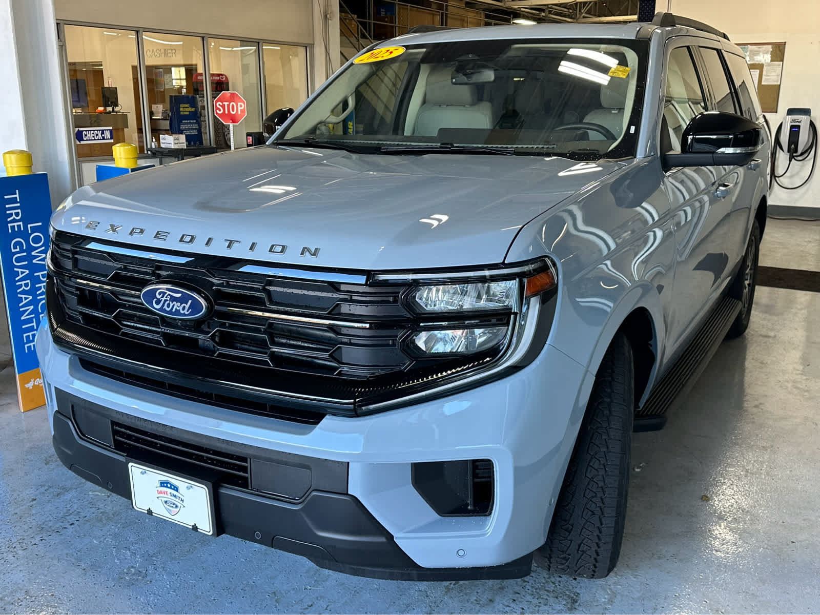 Certified 2025 Ford Expedition Active AWD/4WD image 5