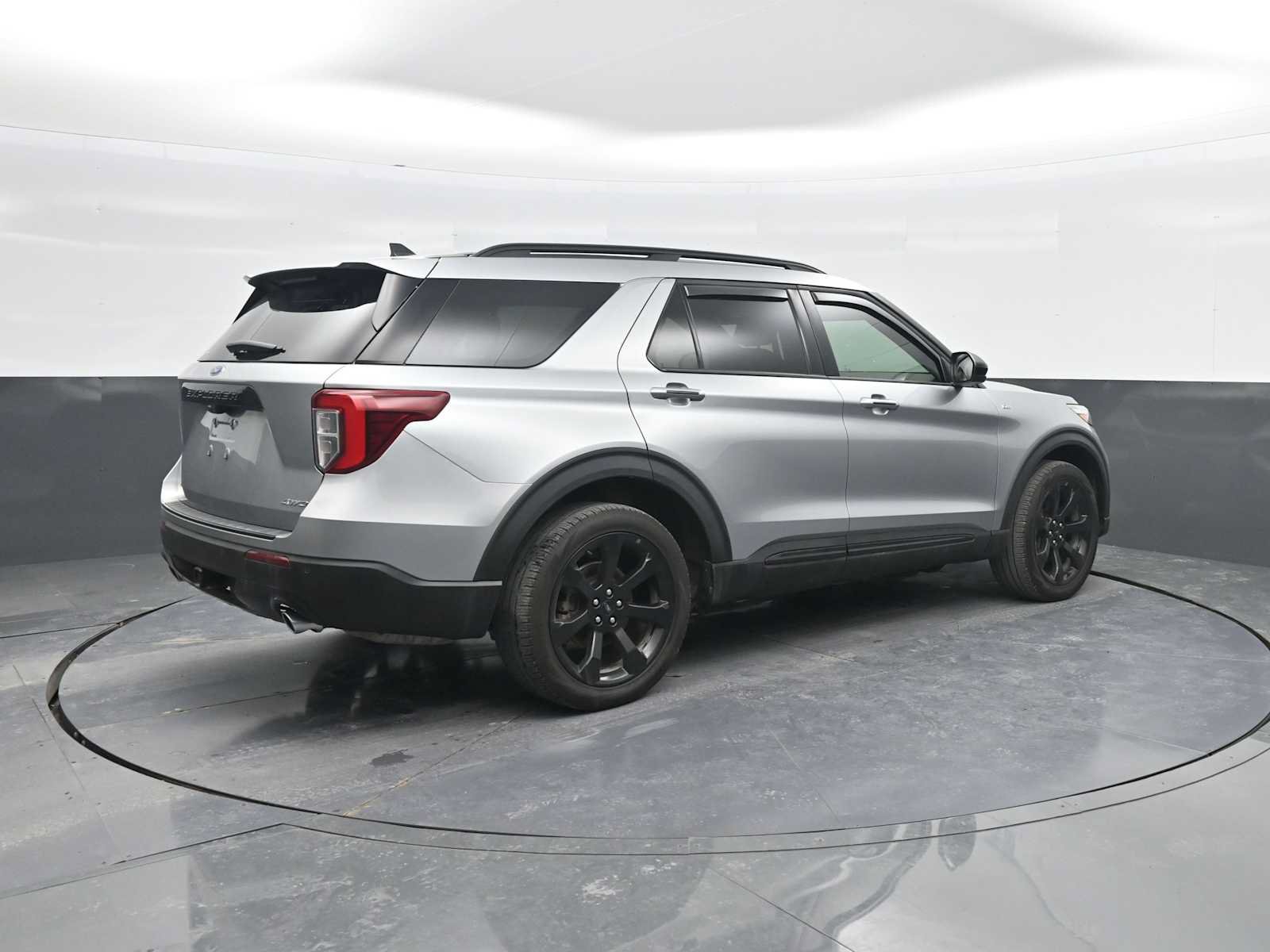 Certified 2024 Ford Explorer ST-Line w/ Class IV Trailer Tow Package AWD/4WD image 8