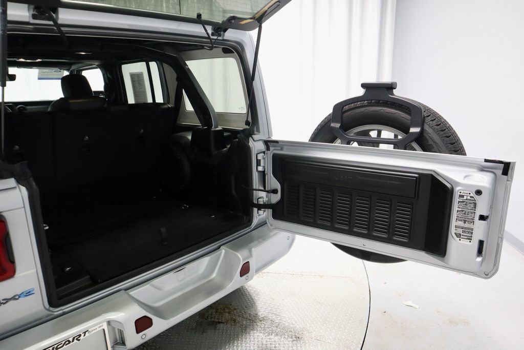 Used 2023 Jeep Wrangler Unlimited Sahara AWD/4WD image 14