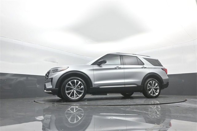 Certified 2025 Ford Explorer Platinum w/ Ultimate Package image 30