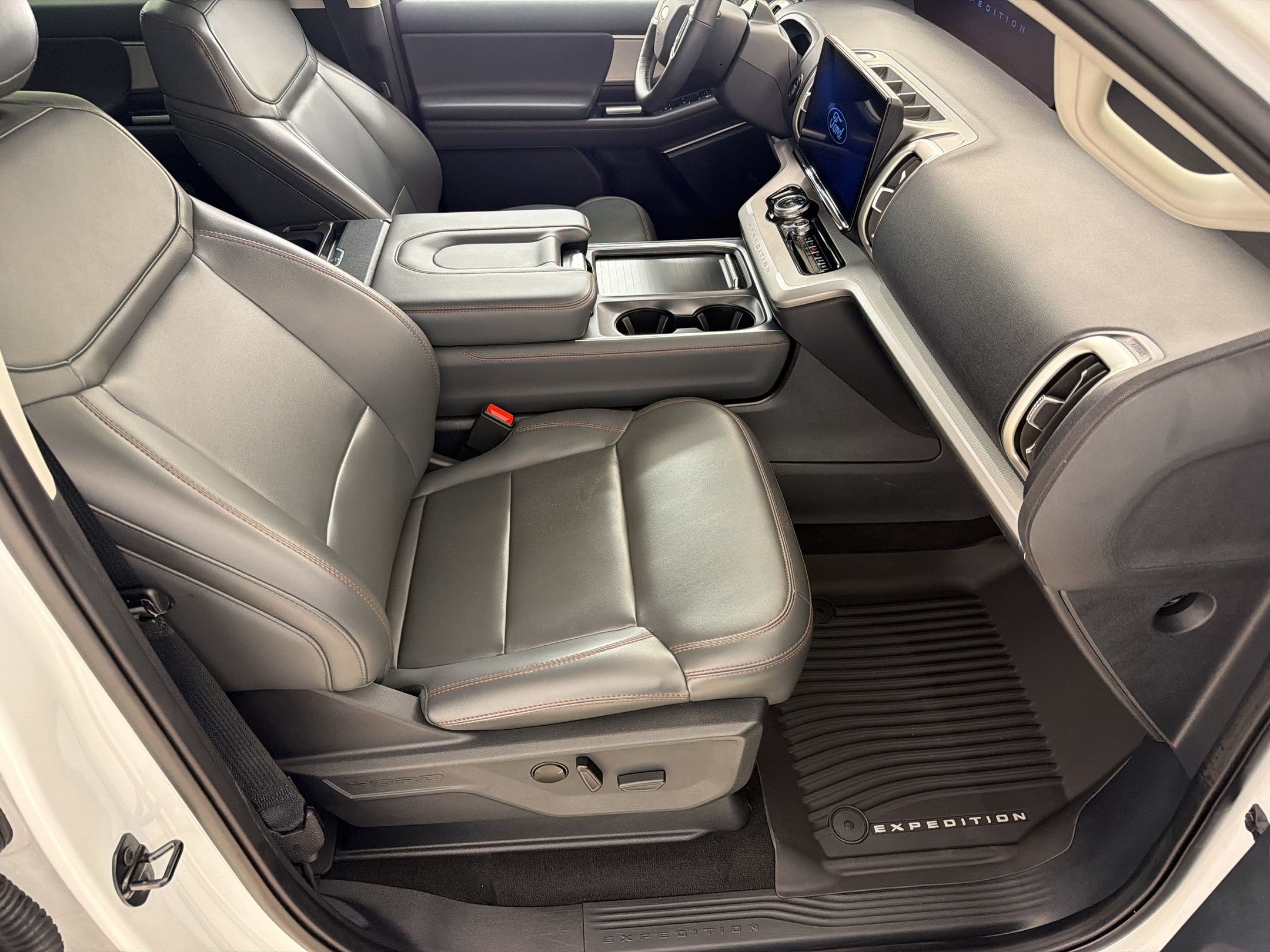 Certified 2025 Ford Expedition Active AWD/4WD image 25