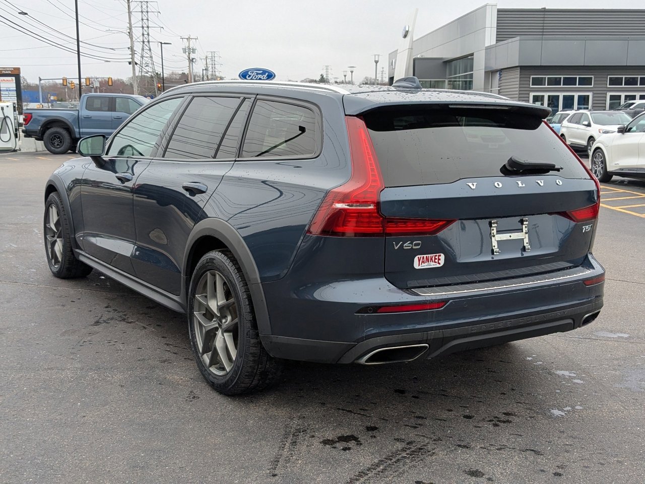 Used 2022 Volvo V60 T5 Cross Country AWD/4WD image 3