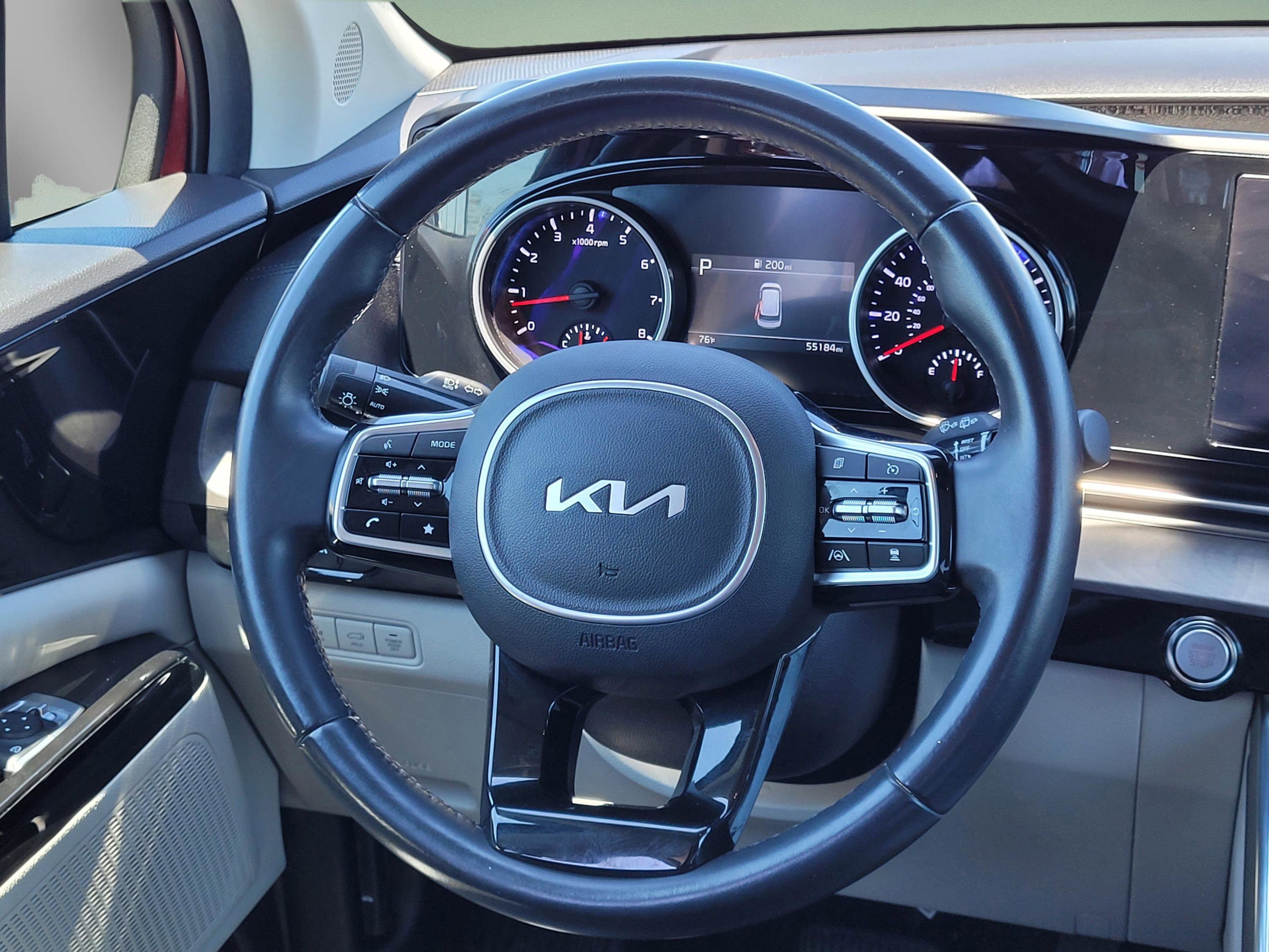 Used 2022 Kia Carnival EX FWD image 12