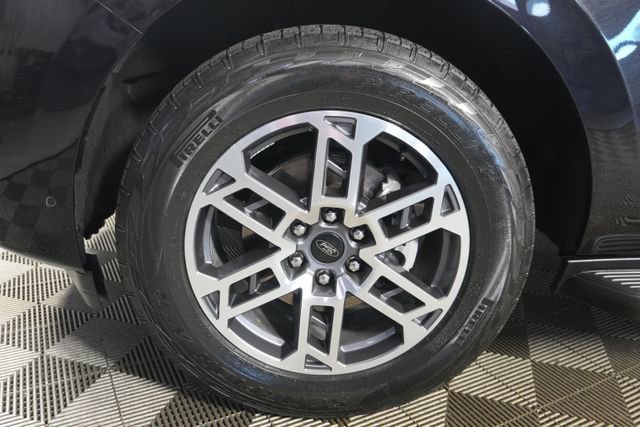 Certified 2025 Ford Expedition Active AWD/4WD image 9