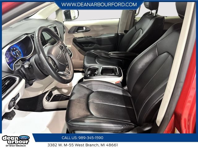 Used 2024 Chrysler Pacifica Touring-L FWD image 9