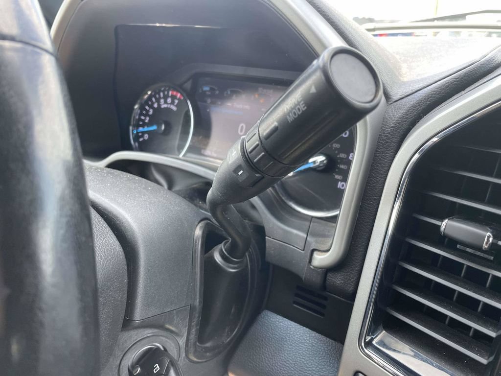 Certified 2022 Ford F250 Lariat w/ Black Appearance Package AWD/4WD image 8