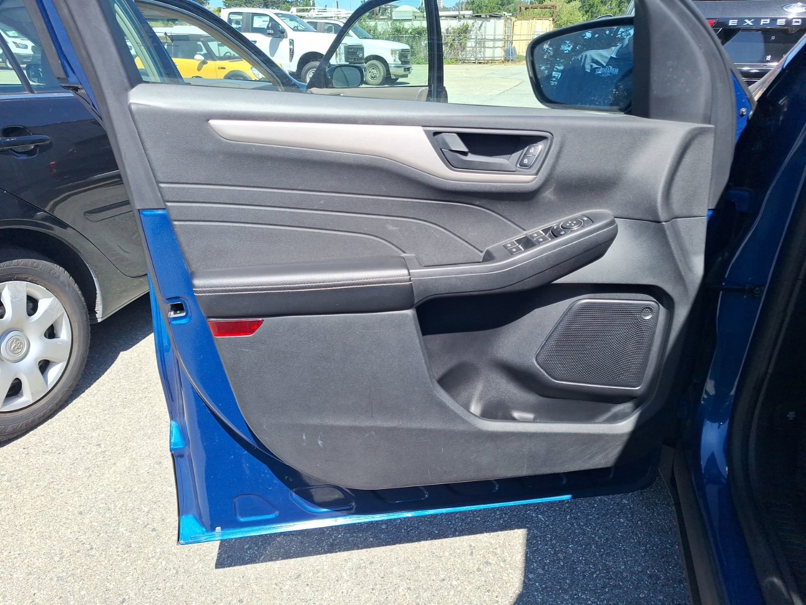 Certified 2022 Ford Escape SE w/ SE Sport Appearance Package FWD image 11