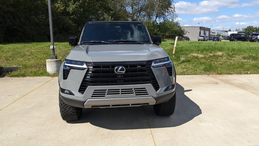 Used 2025 Lexus GX 550 AWD/4WD image 8