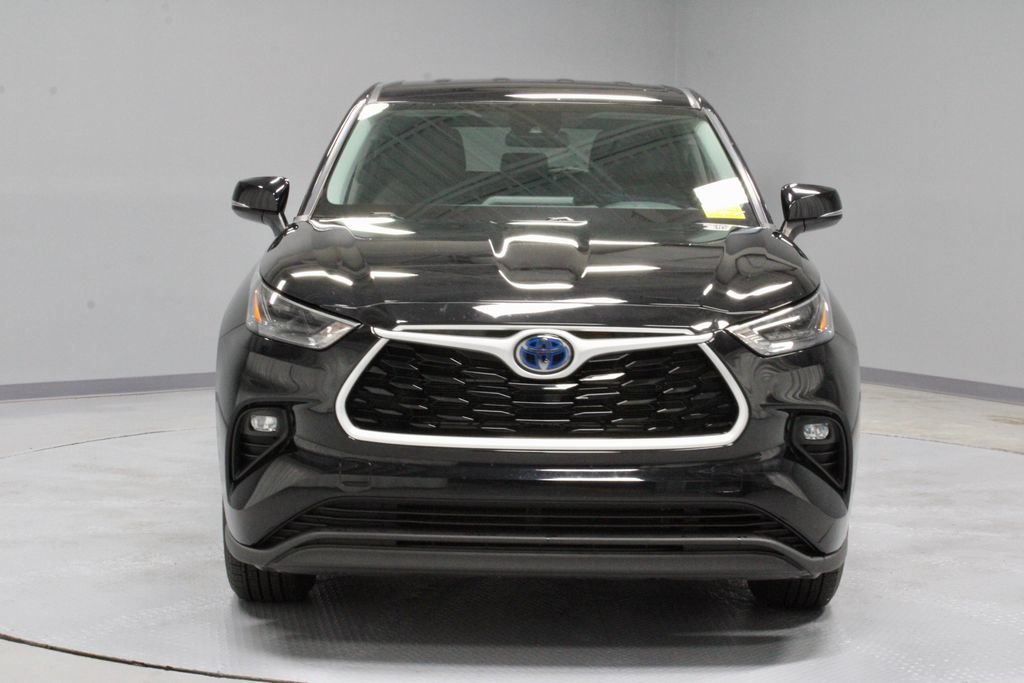 Used 2022 Toyota Highlander LE AWD/4WD image 5