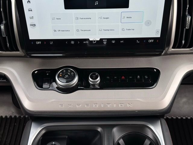 Certified 2025 Ford Expedition Active AWD/4WD image 30