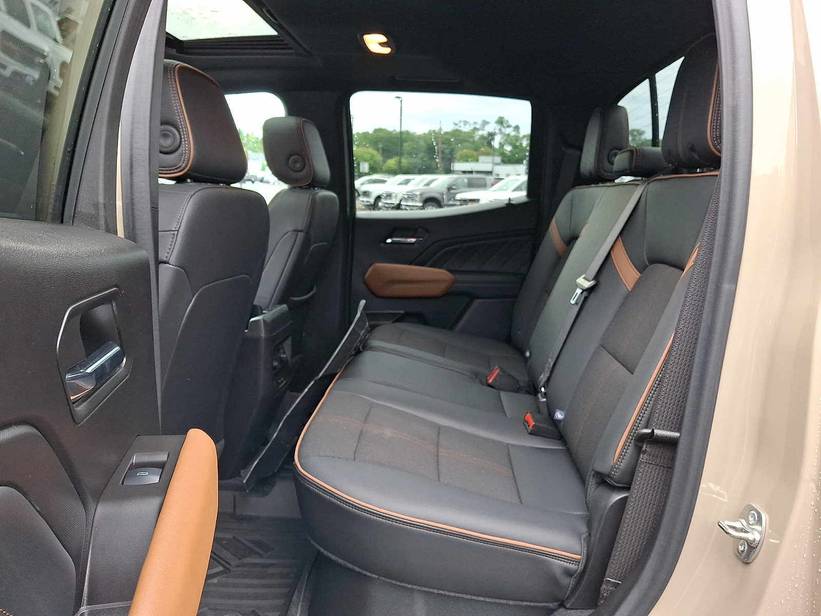 Used 2024 GMC Canyon AT4 AWD/4WD image 11