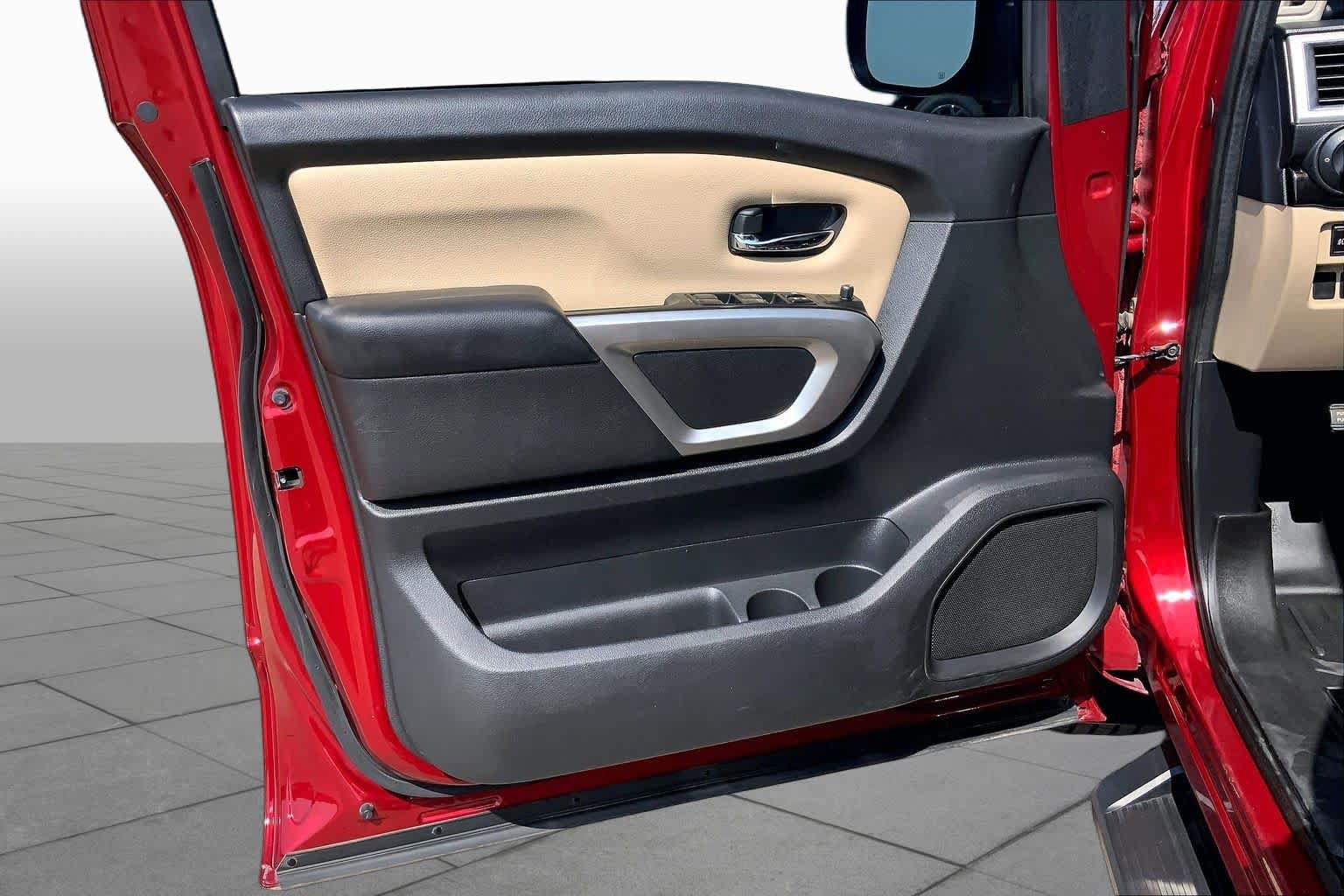 Used 2017 Nissan Titan SV RWD image 22