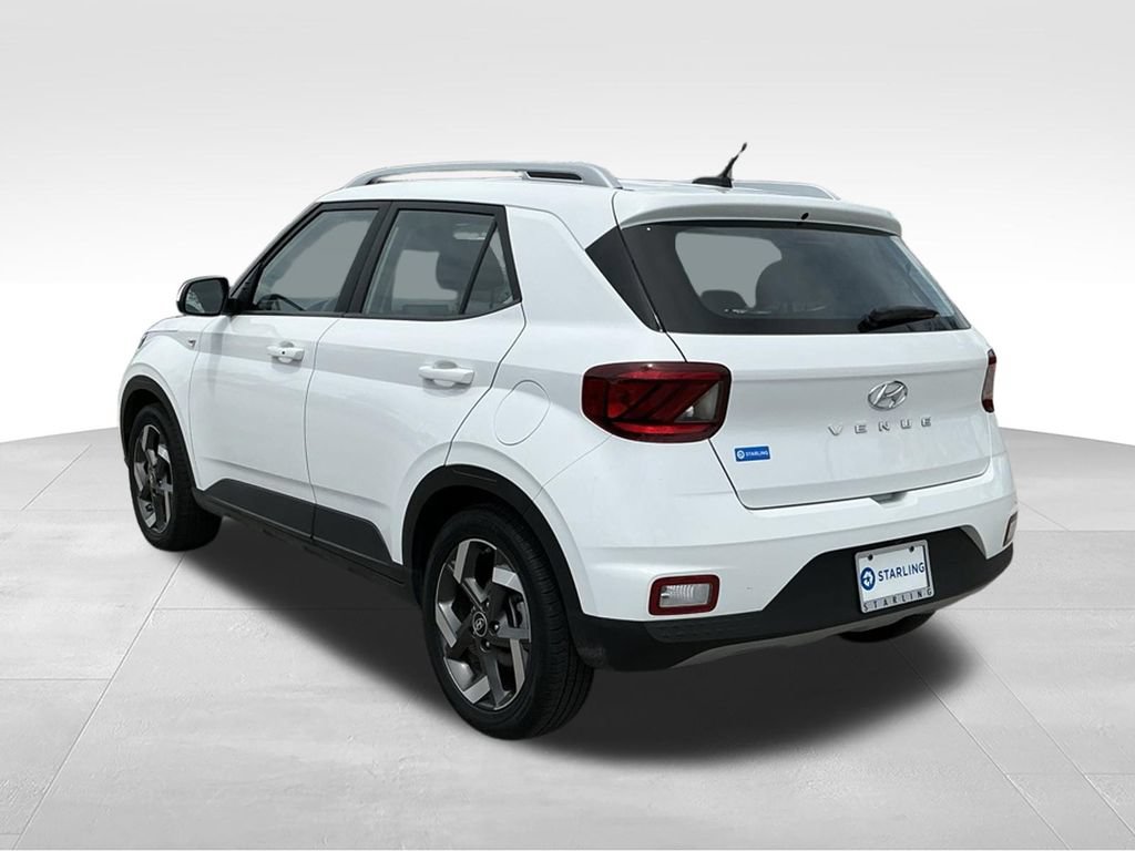 Used 2025 Hyundai Venue SEL FWD image 8