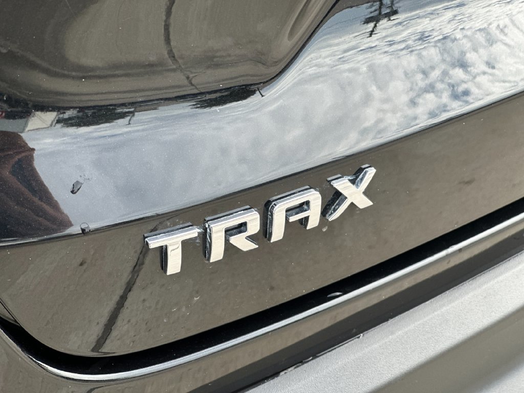 Used 2025 Chevrolet Trax LT w/ LT Convenience Package FWD image 27