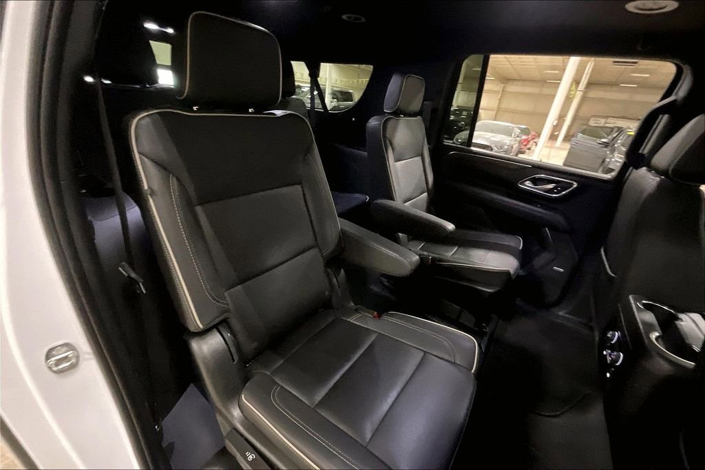 Used 2023 Chevrolet Suburban Premier image 25