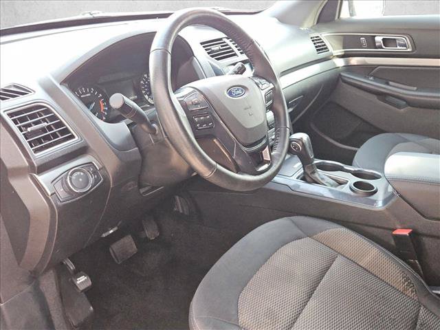 Certified 2018 Ford Explorer XLT FWD image 10
