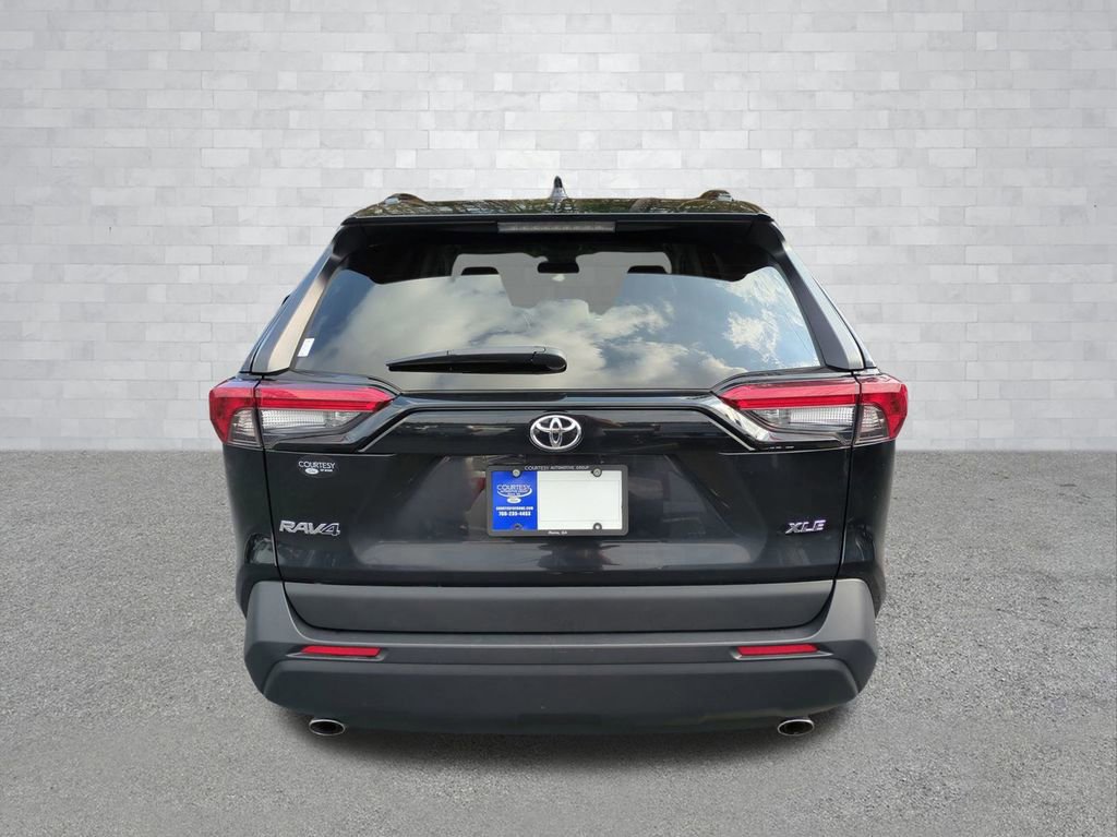 Used 2024 Toyota RAV4 XLE image 4