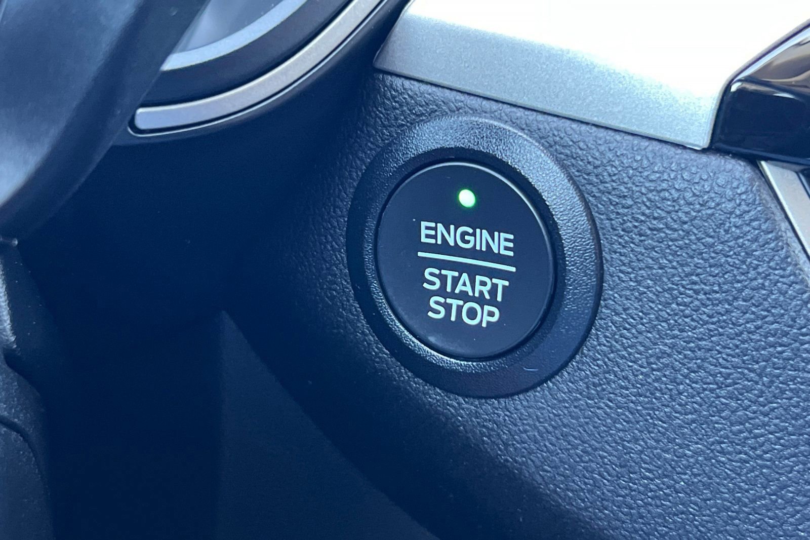 Certified 2022 Ford Escape SE w/ SE Sport Appearance Package image 23