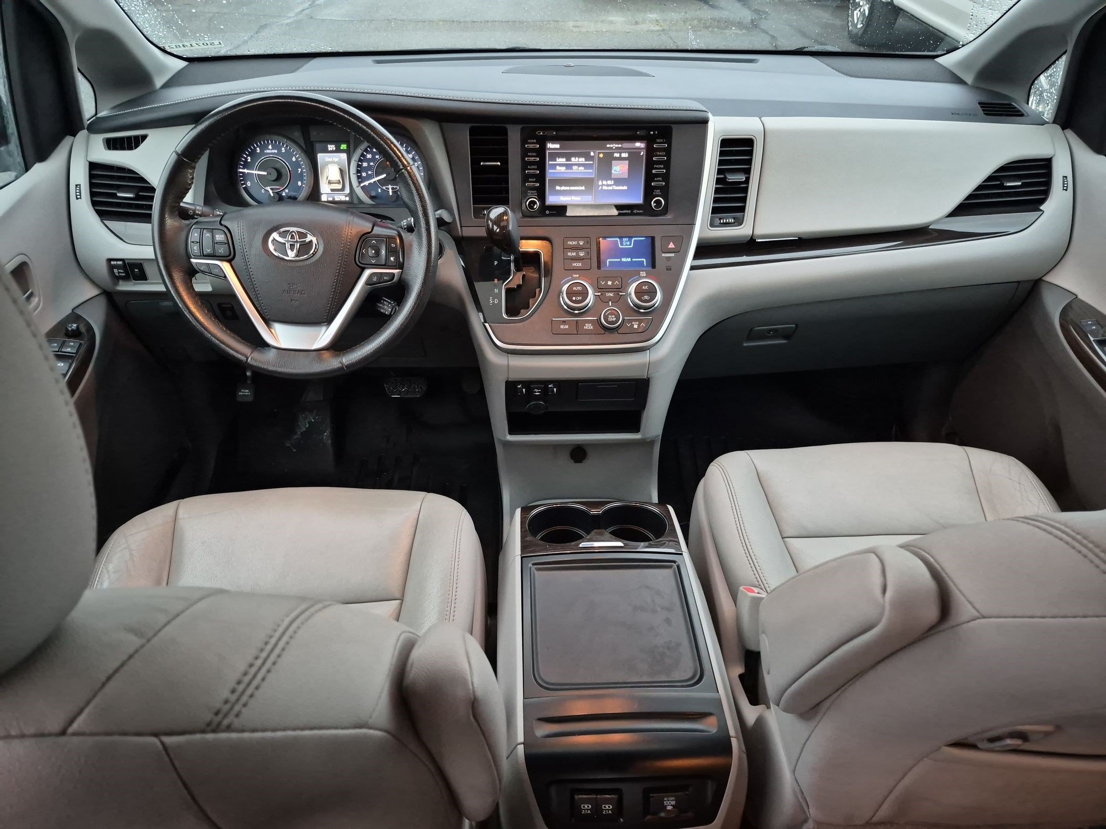 Used 2020 Toyota Sienna XLE FWD image 31