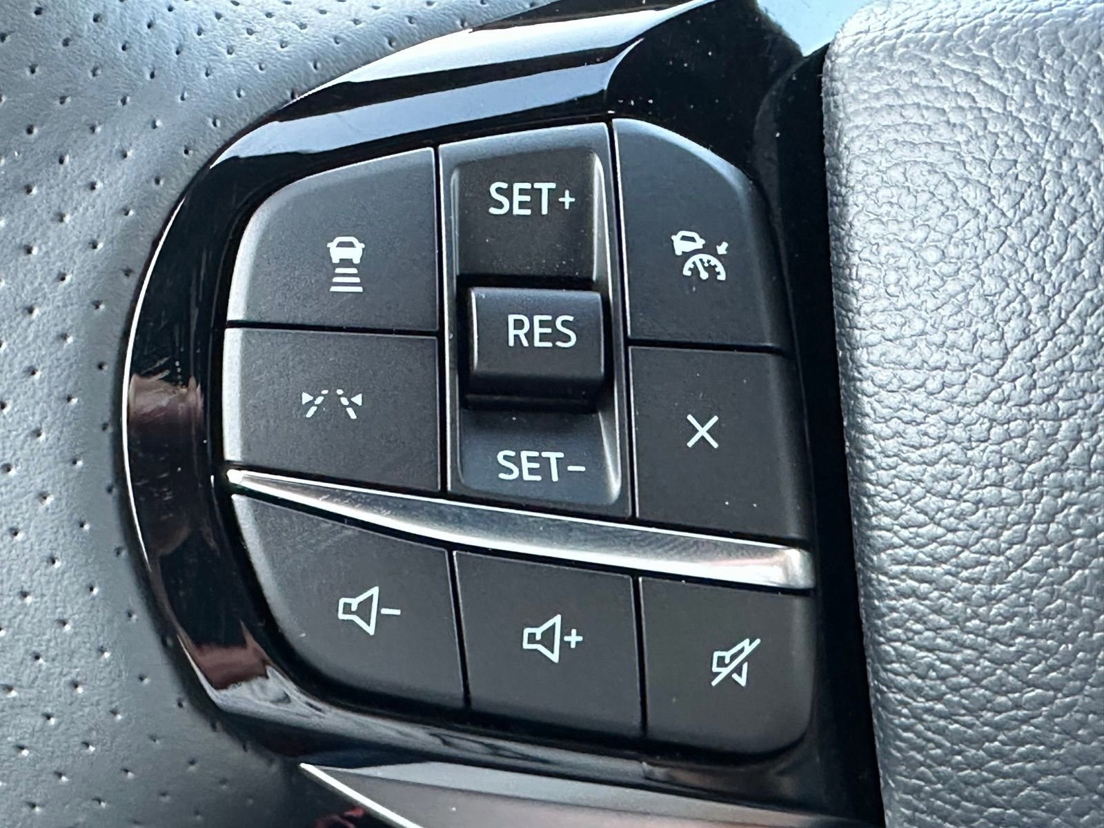 Certified 2025 Ford Explorer ST-Line image 48