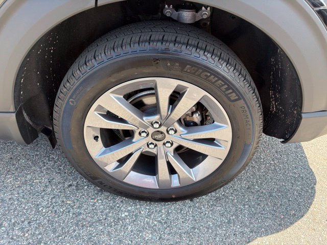 Certified 2022 Ford Explorer XLT w/ Equipment Group 202A AWD/4WD image 11