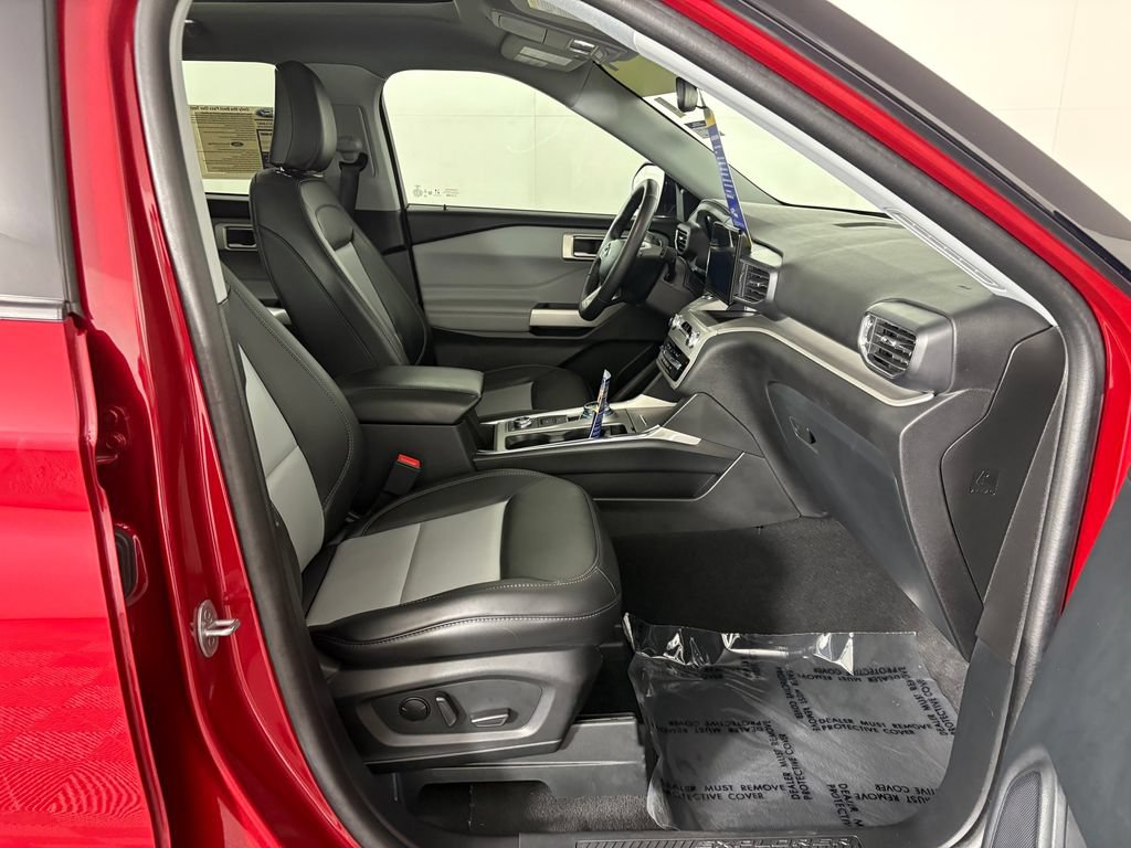 Certified 2023 Ford Explorer XLT w/ Equipment Group 202A AWD/4WD image 40