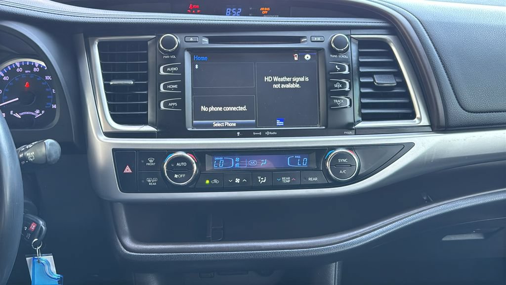 Used 2018 Toyota Highlander Plus w/ Carpet Mat Package (TMS) FWD image 11