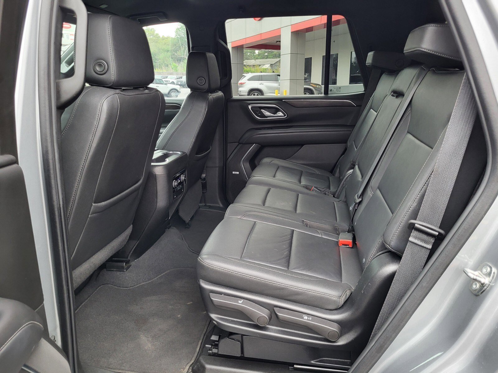 Used 2024 Chevrolet Tahoe LT AWD/4WD image 17