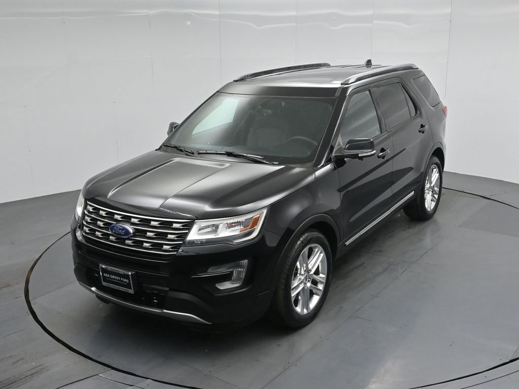 Certified 2017 Ford Explorer XLT w/ Equipment Group 202A image 40