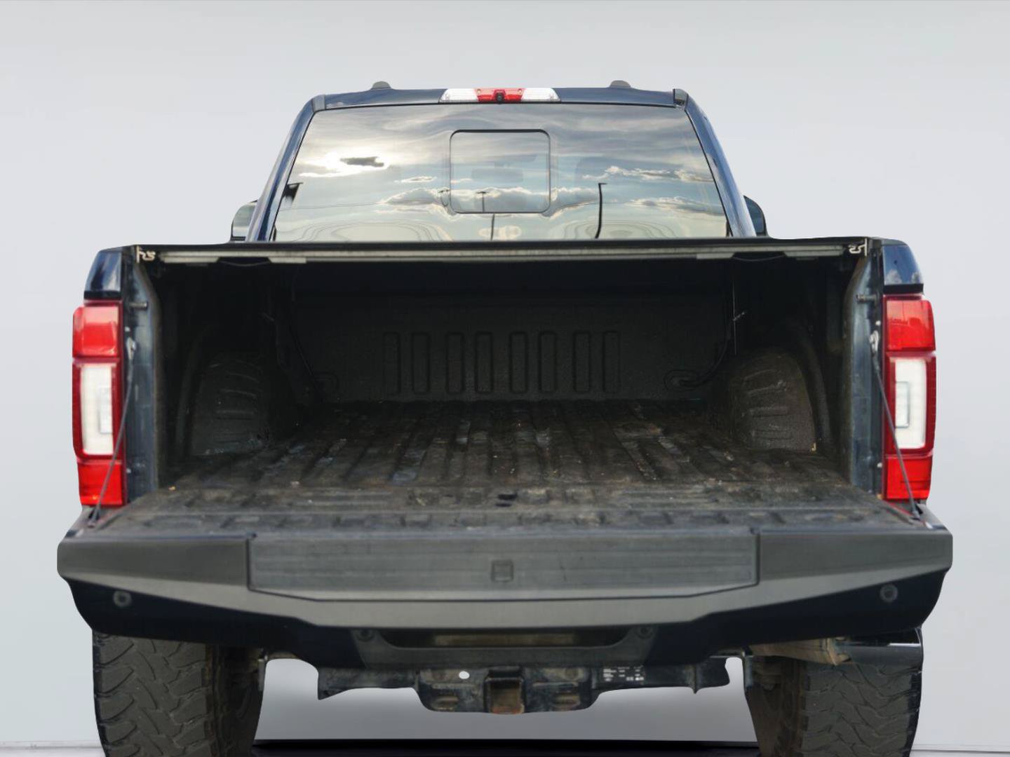 Certified 2022 Ford F250 Platinum w/ FX4 Off-Road Package AWD/4WD image 32