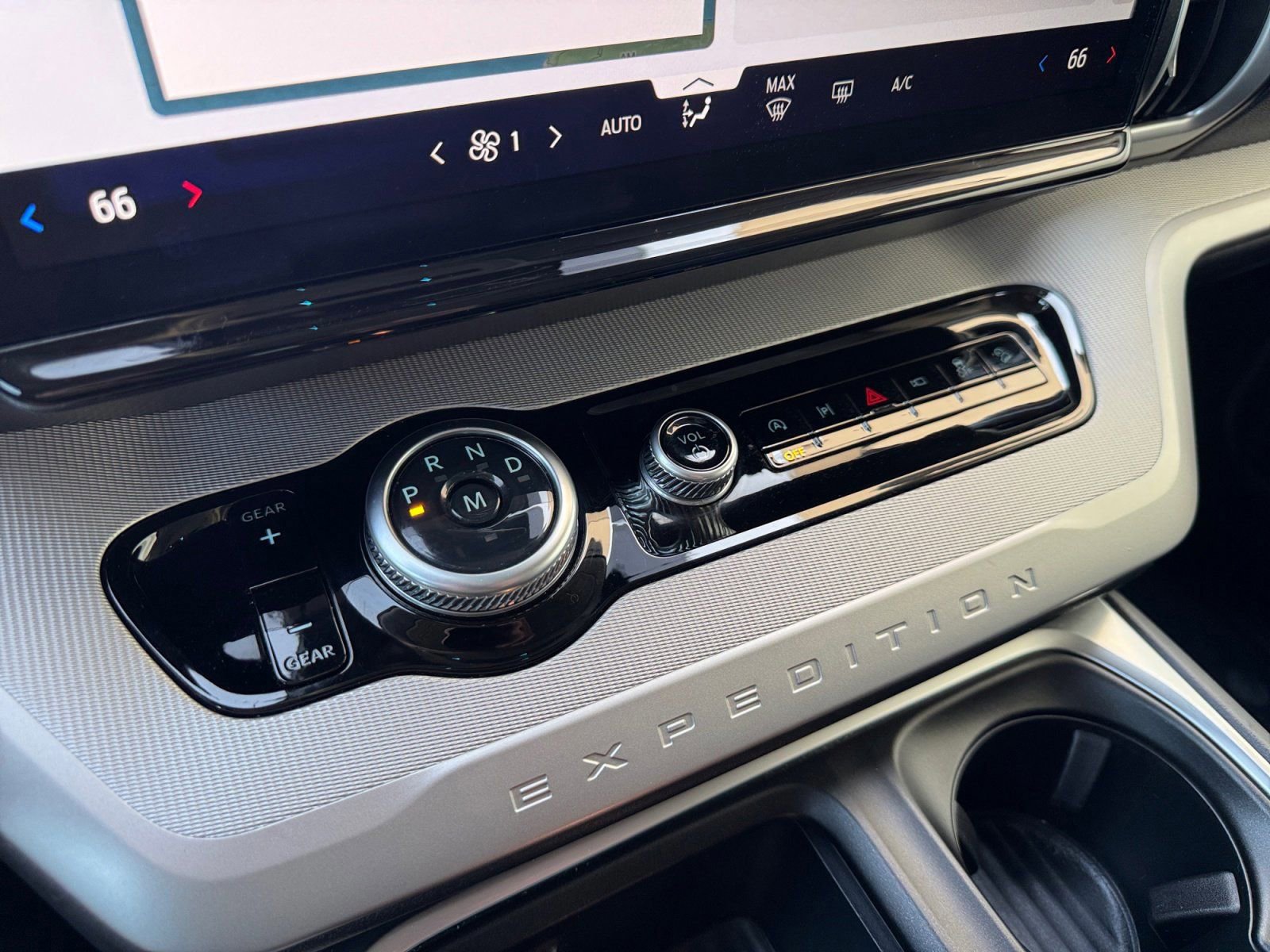 Certified 2025 Ford Expedition Active image 25