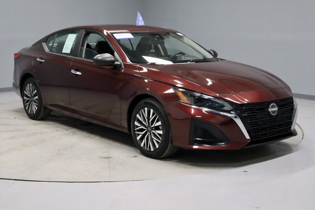 Used 2024 Nissan Altima 2.5 SV image 1