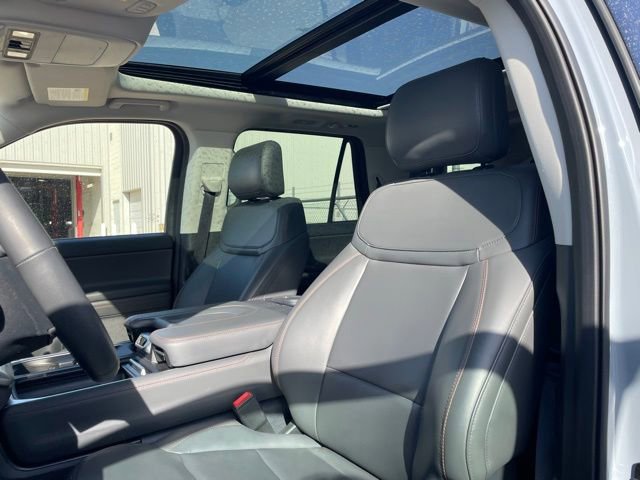 Certified 2025 Ford Expedition Active image 9