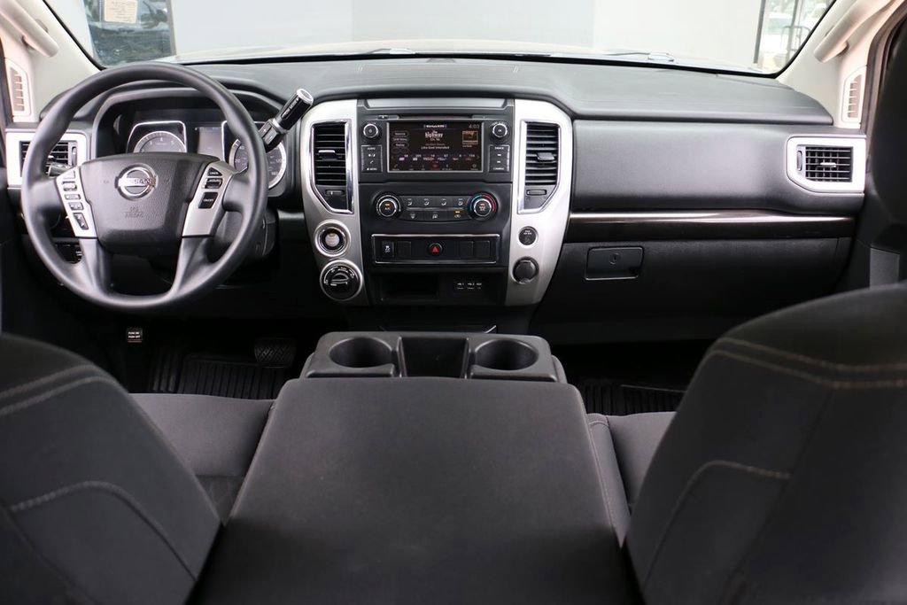 Used 2019 Nissan Titan SV AWD/4WD image 25