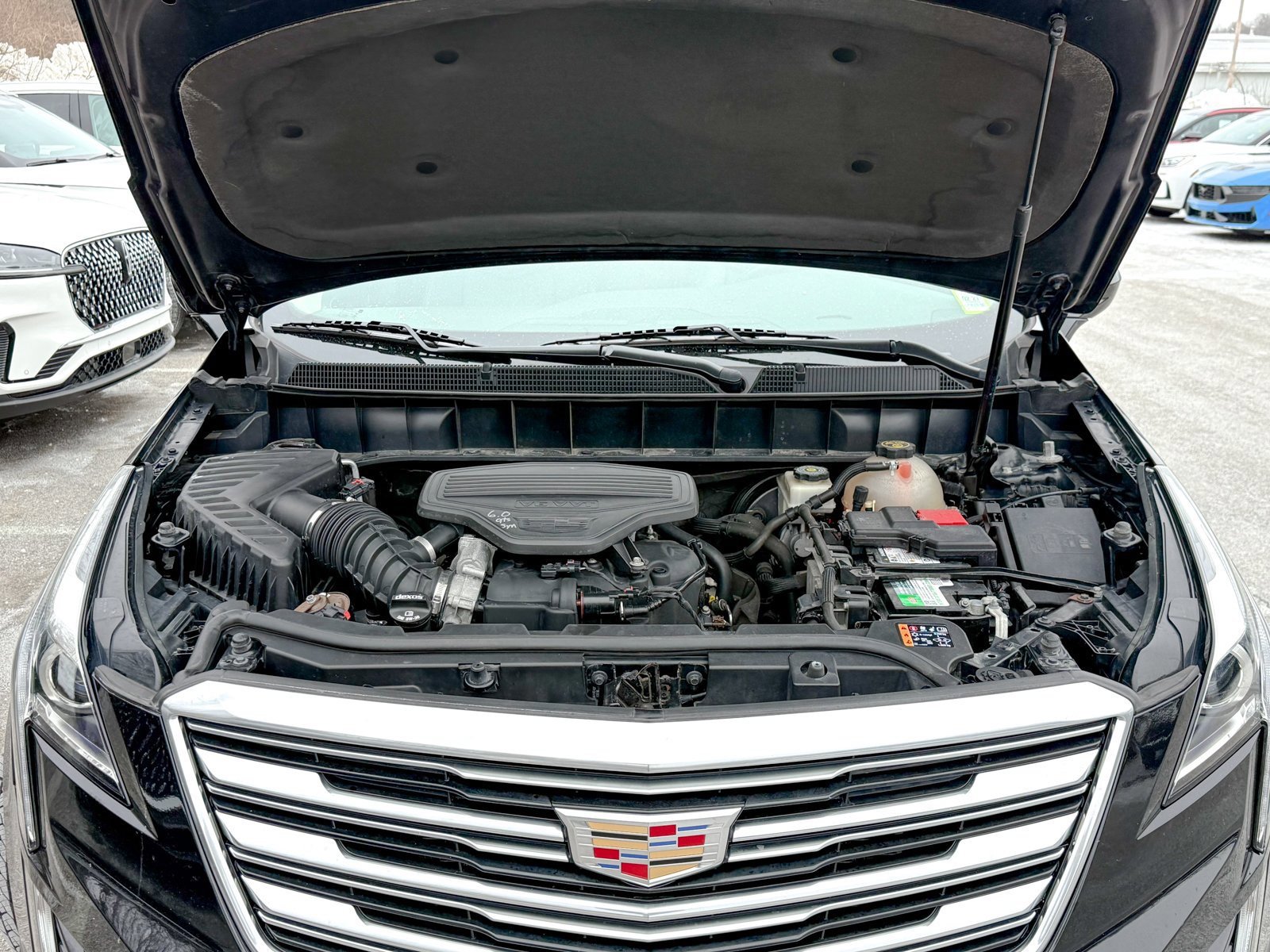 Used 2018 Cadillac XT5 Luxury w/ Driver Awareness Package image 16