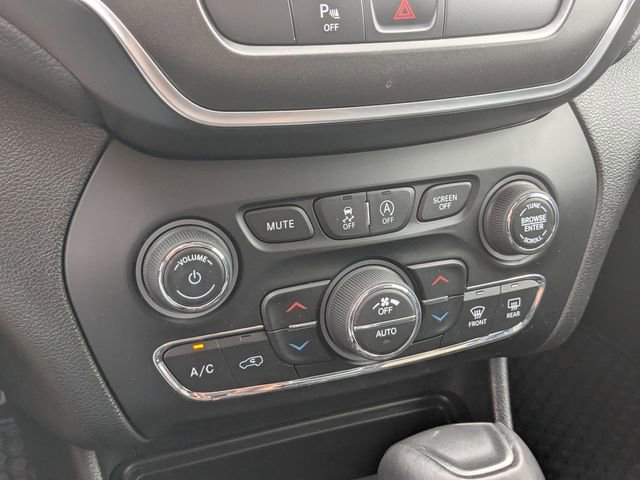 Used 2019 Jeep Cherokee Trailhawk AWD/4WD image 15