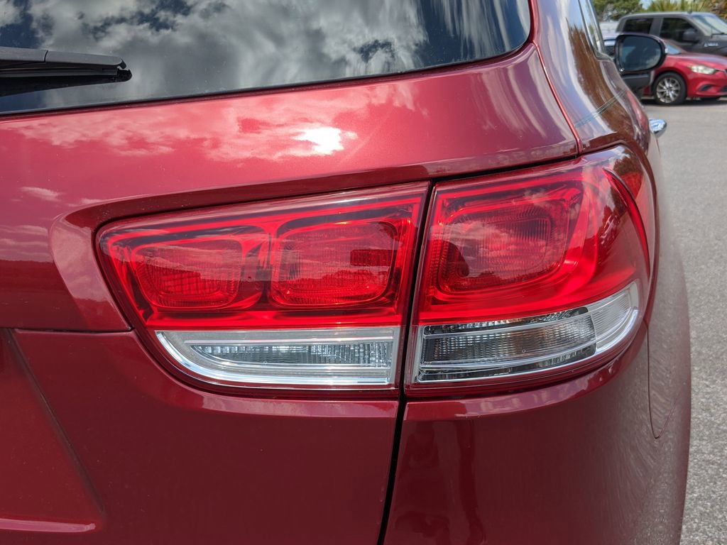 Used 2018 Kia Sorento LX image 11