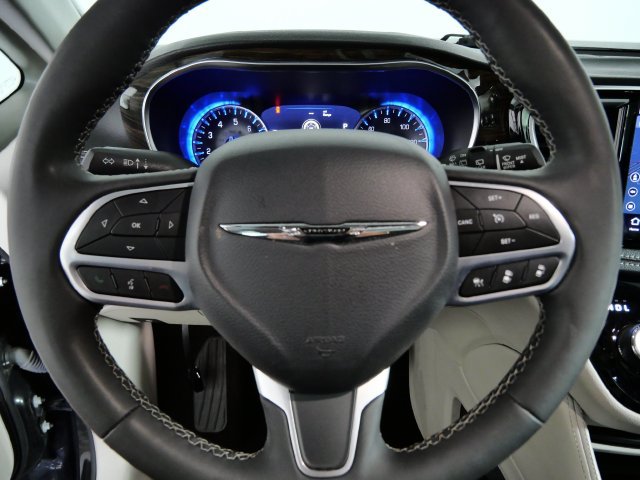 Used 2023 Chrysler Pacifica Limited FWD image 25