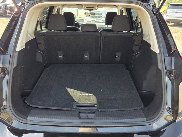 Used 2025 Nissan Rogue S FWD image 11