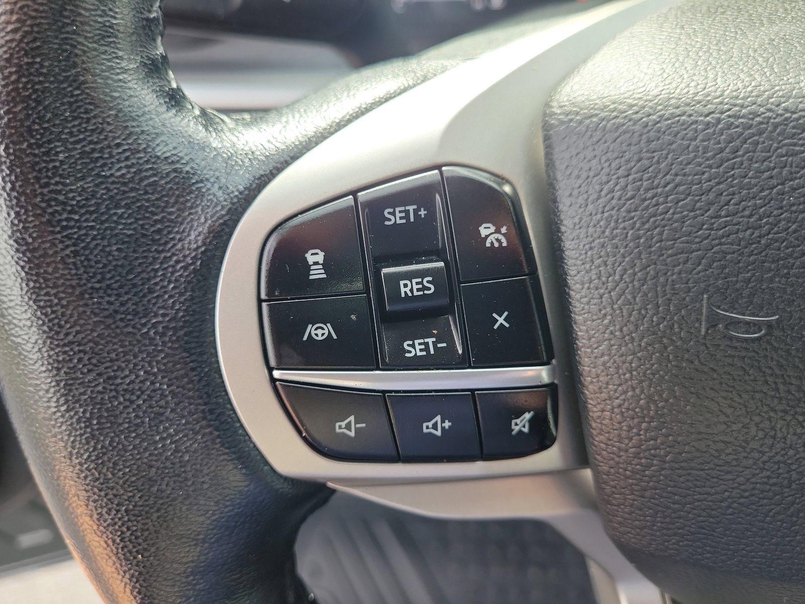 Certified 2022 Ford Explorer XLT w/ Equipment Group 202A RWD image 21