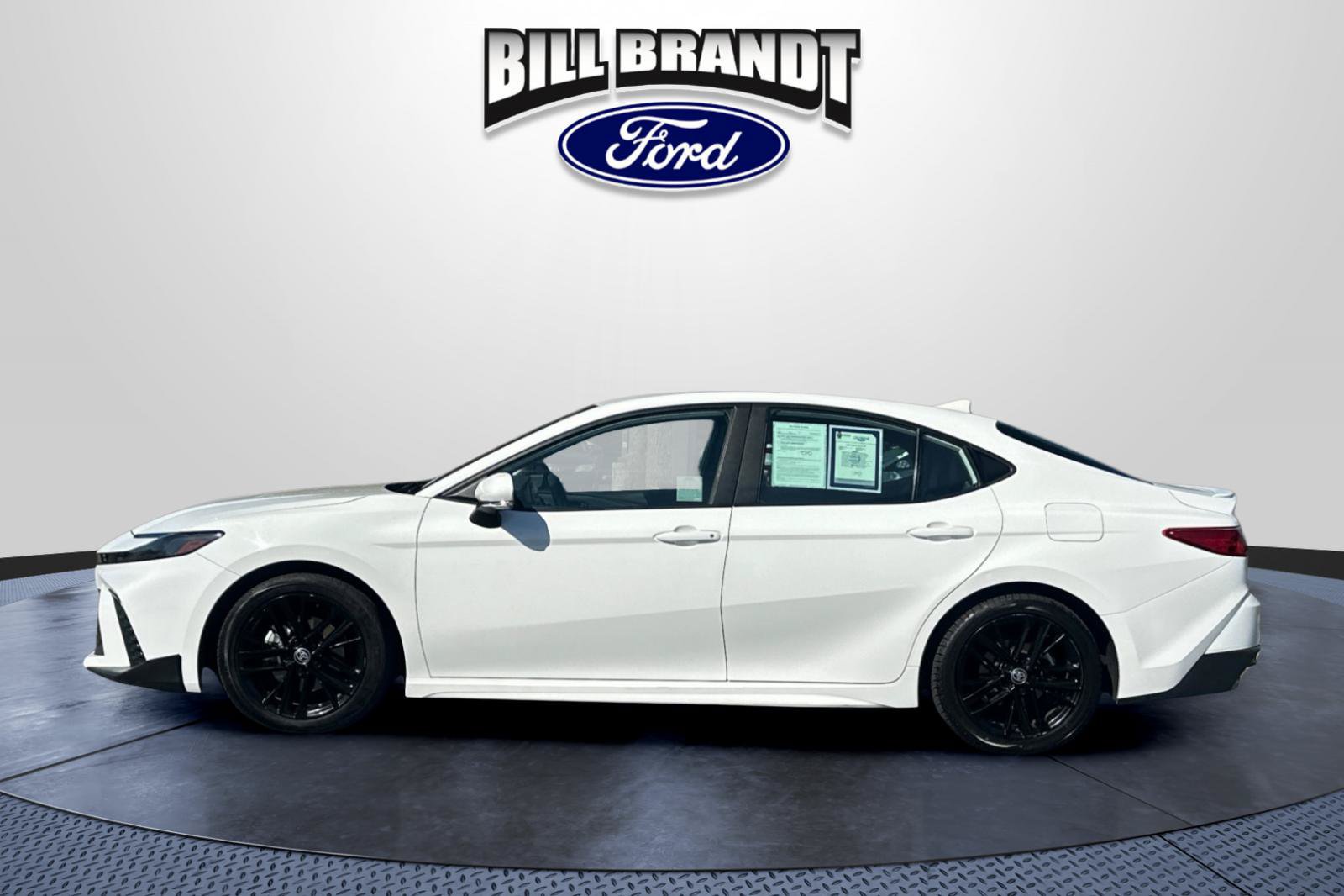 Used 2025 Toyota Camry SE FWD image 6