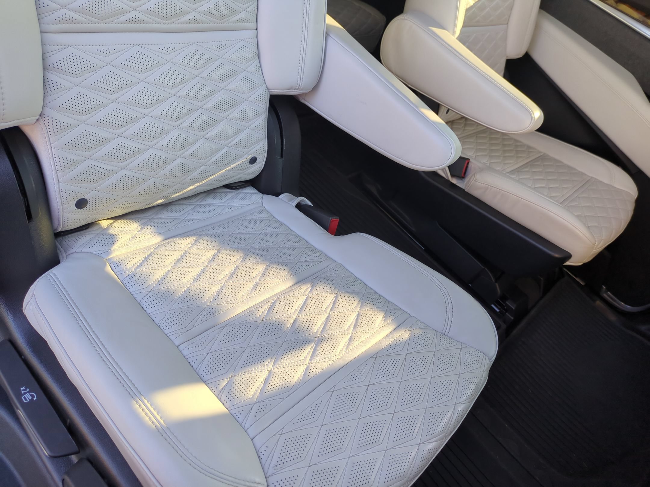 Used 2025 Cadillac Escalade ESV Sport Platinum w/ LPO, Floor Liner Package AWD/4WD image 39