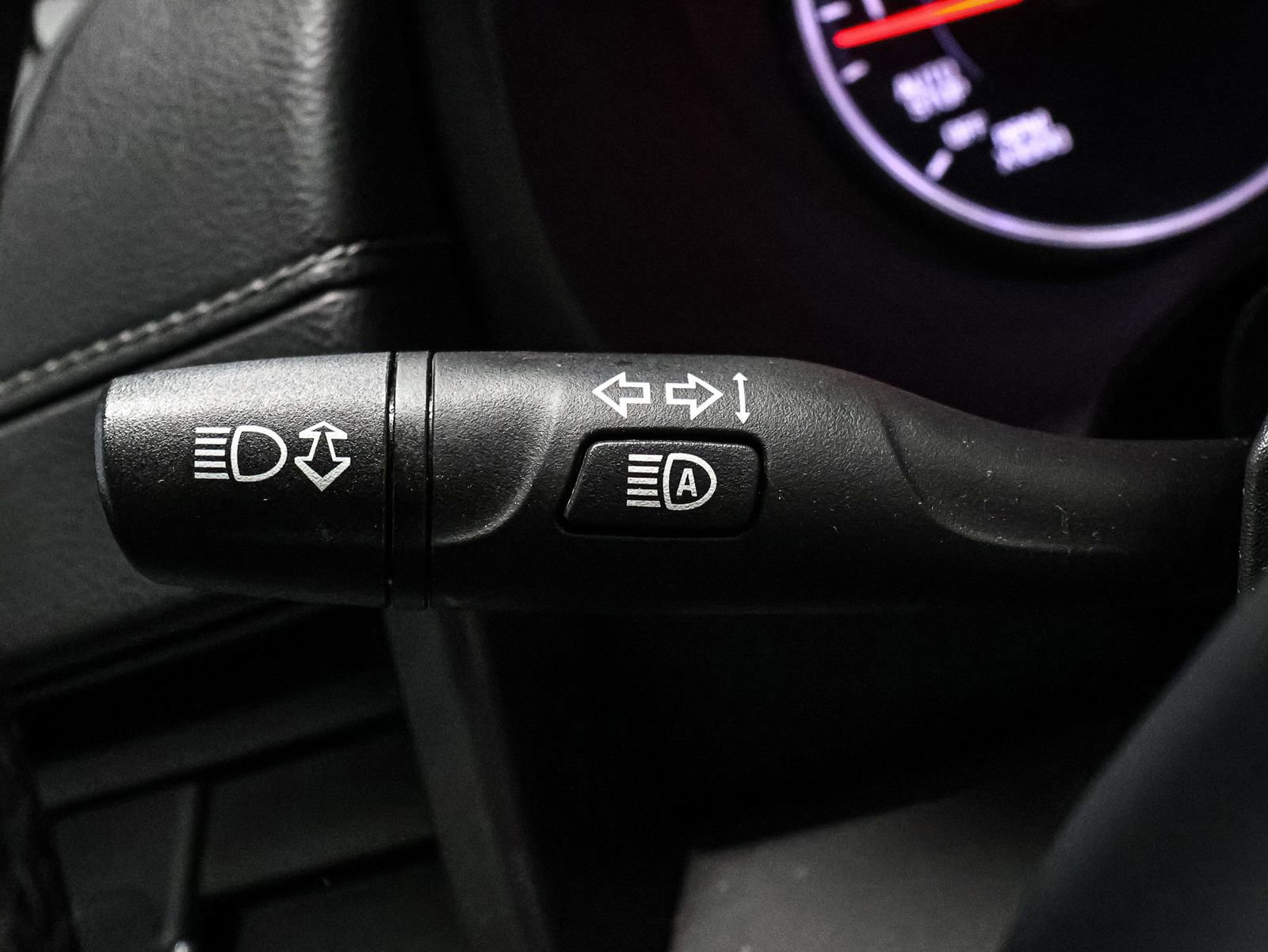 Used 2024 GMC Terrain SLT image 33