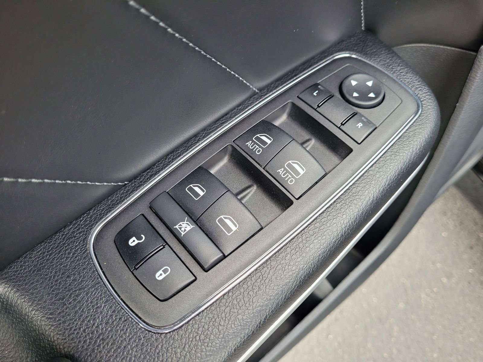 Used 2023 Dodge Charger R/T w/ Plus Group RWD image 16
