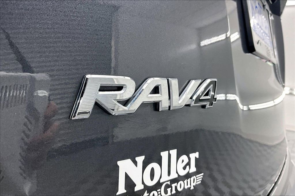 Used 2018 Toyota RAV4 LE image 8