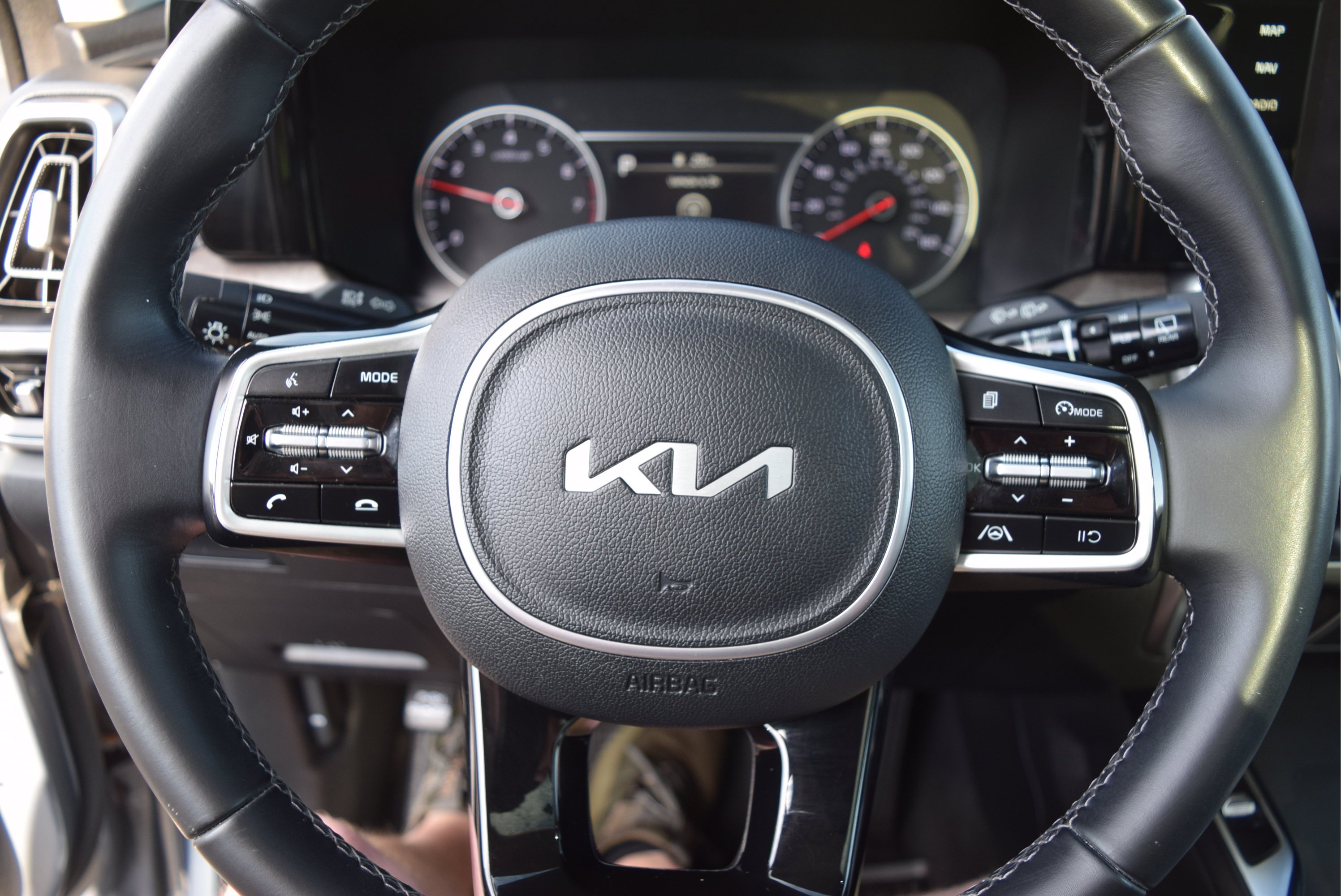 Used 2022 Kia Sorento S w/ Panoramic Sunroof Package AWD/4WD image 11
