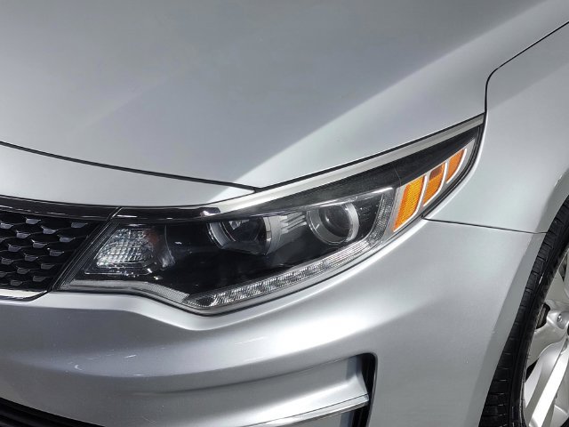 Used 2018 Kia Optima EX w/ Premium Package FWD image 9