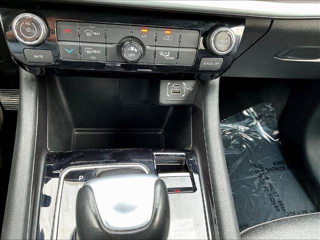 Used 2024 Jeep Compass Latitude AWD/4WD image 16