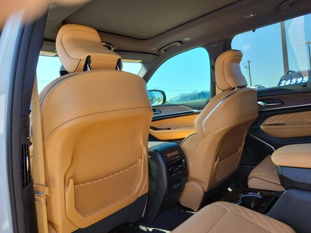 Used 2024 Jeep Grand Cherokee L Summit w/ Advanced Protech Group IV AWD/4WD image 17